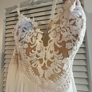 Elegant Ivory Lace V-Neck Dress